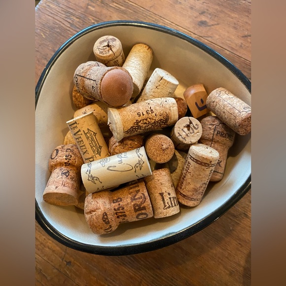 Corks x 24 - Picture 1 of 1